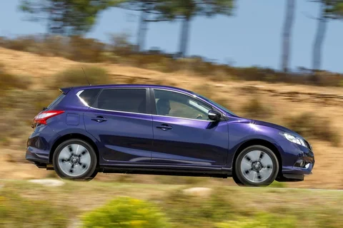 Nissan Pulsar dCi 110 Tekna 2014 view 5
