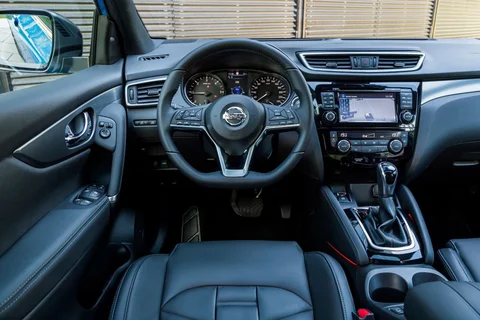 Nissan Qashqai dCi 110 Acenta 2017 view 2