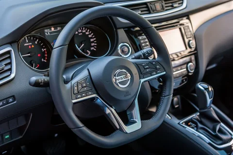 Nissan Qashqai dCi 110 Acenta 2017 view 6