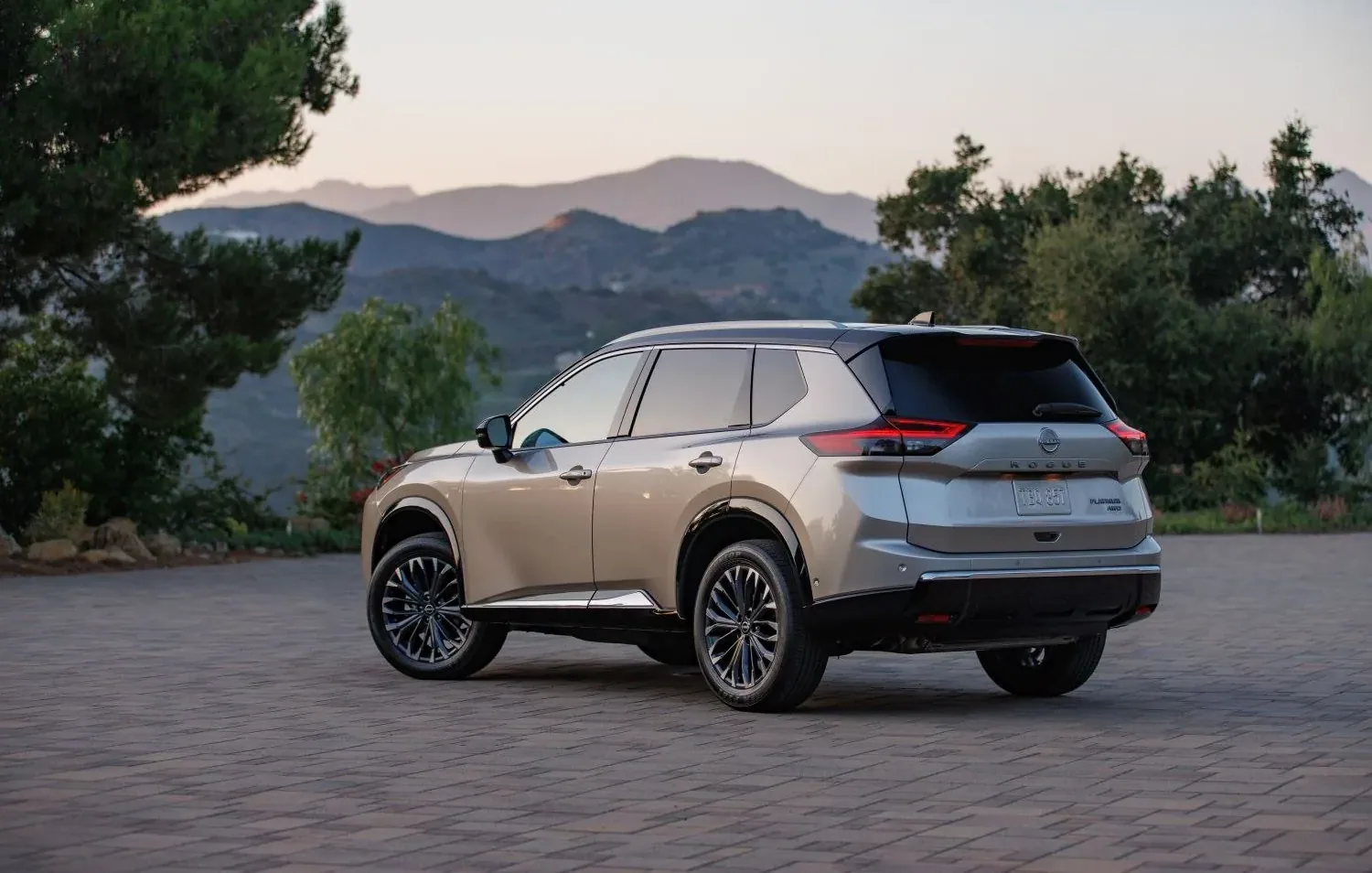 Nissan Rogue 2023 — Eksterijer 1