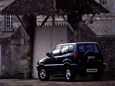Nissan Terrano II 2.4 SE 1995 view 4