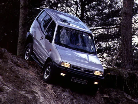 Nissan Terrano II 2.4 SE 1995 view 2