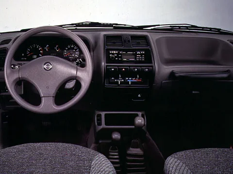 Nissan Terrano II 2.4 SE 1995 view 3