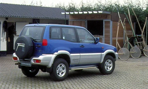 Nissan Terrano II 2.4 SR 1996 view 3