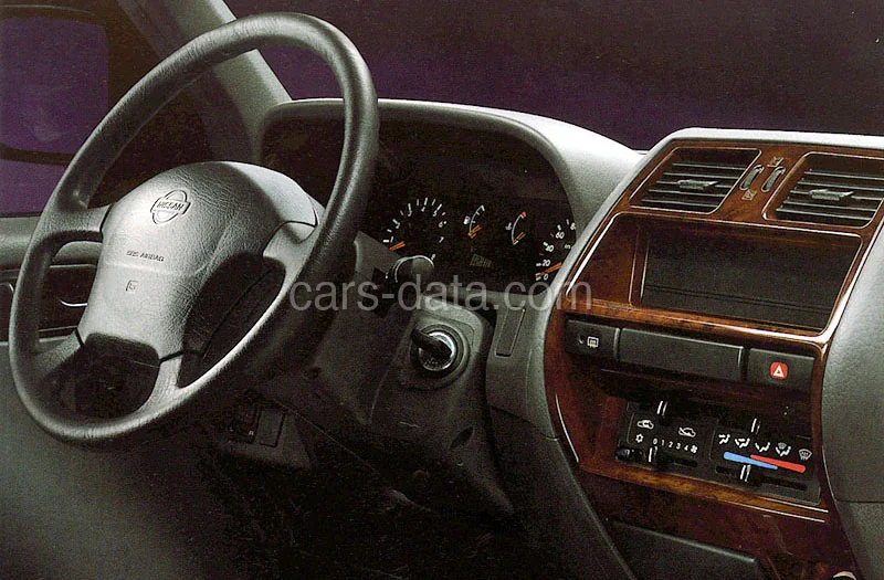 Nissan Terrano II 2.4 SR 1996 front view