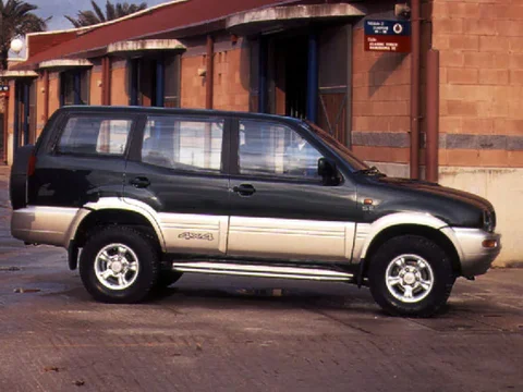 Nissan Terrano II 2.4 SR 1996 view 4
