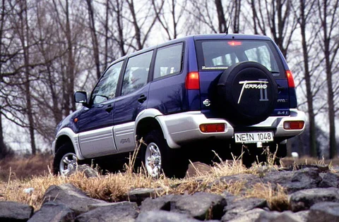 Nissan Terrano II 2.4 SR 1996 view 2