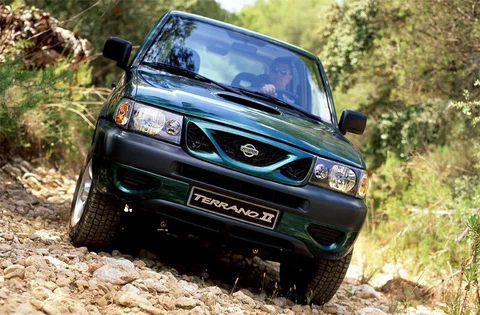 Nissan Terrano II 2.4 Elegance 2000 view 2