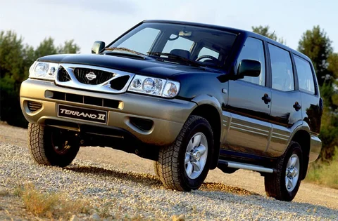 Nissan Terrano II 2.4 Elegance 2000 view 3