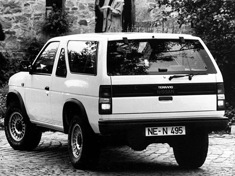Nissan Terrano 2.7 TD 1990 view 2