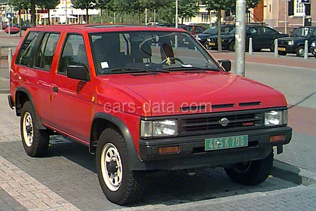 Nissan Terrano 2.7 TD 1990 front view