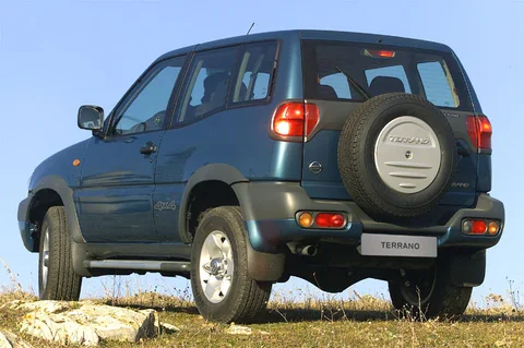 Nissan Terrano 2.7 TD Luxury 2002 view 7