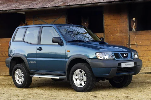 Nissan Terrano 2.7 TD Luxury 2002 view 4
