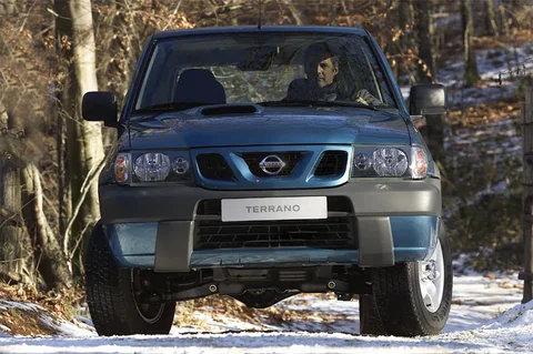 Nissan Terrano 2.7 TD Luxury 2002 view 5