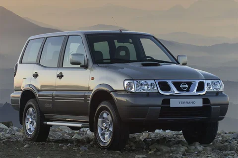 Nissan Terrano 2.7 TD Luxury 2002 view 2
