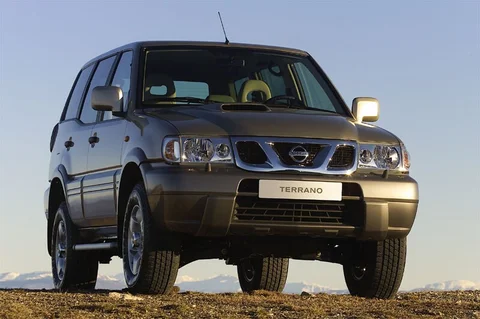 Nissan Terrano 2.7 TD Luxury 2002 view 3