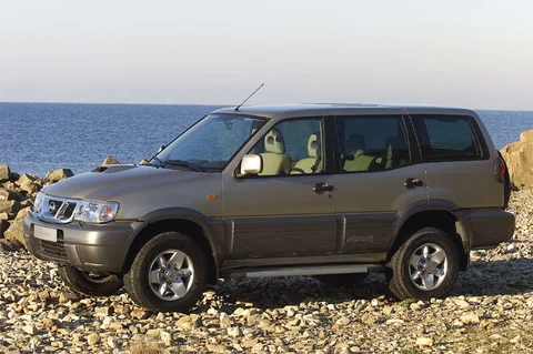 Nissan Terrano 2.7 TD Luxury 2002 view 4