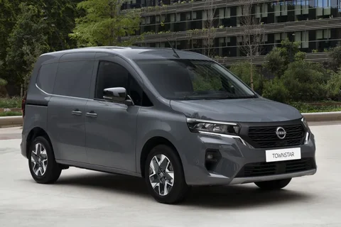 Nissan Townstar Van L2 EV Acenta 2023 view 8