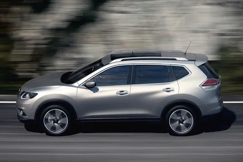 Nissan X-Trail dCi 177 Connect Edition 2017 view 3