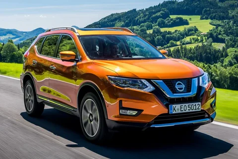 Nissan X-Trail dCi 177 Acenta 2017 view 2