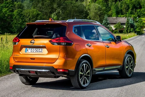 Nissan X-Trail dCi 177 Acenta 2017 view 3