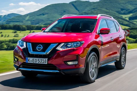 Nissan X-Trail dCi 177 Acenta 2017 view 4