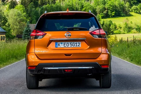 Nissan X-Trail dCi 177 Acenta 2017 view 6