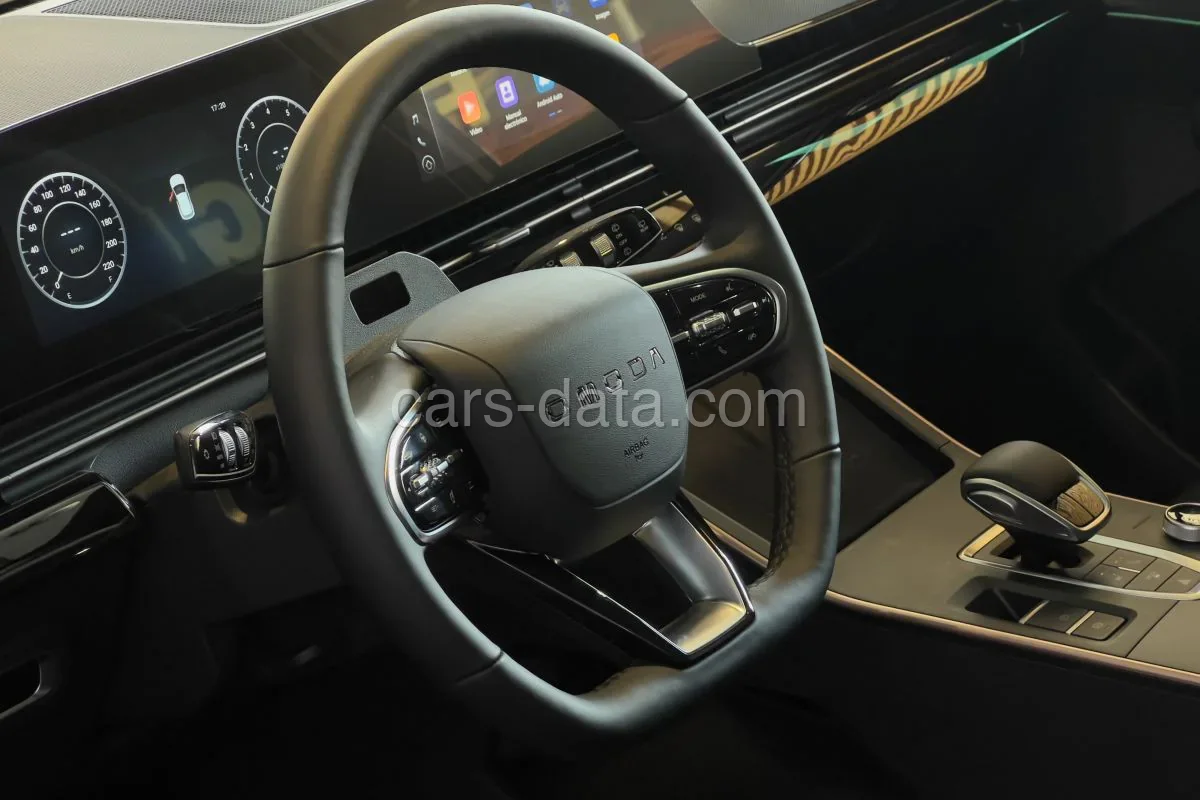 Omoda 5 EV Premium 2025 front view