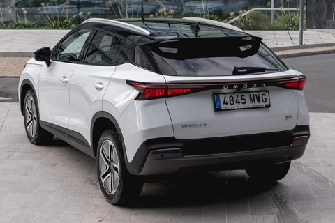 Omoda 5 EV Premium 2025 view 2