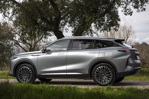 Omoda 9 SHS Premium 2025 view 3