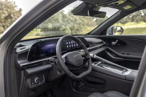 Omoda 9 SHS Premium 2025 view 4
