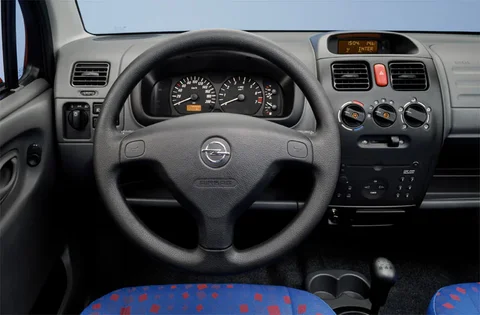 Opel Agila 1.2-16V NJoy 2003 view 4