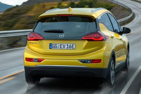 Opel Ampera-e 60kWh Business 2017 view 3
