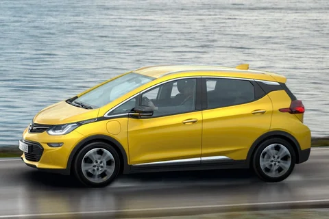 Opel Ampera-e 60kWh Business 2017 view 4