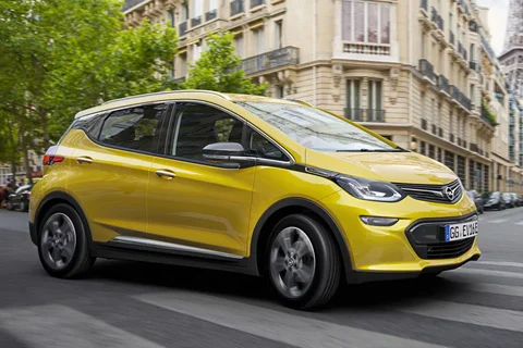 Opel Ampera-e 60kWh Business 2017 view 8