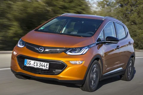 Opel Ampera-e 60kWh Business 2017 view 12