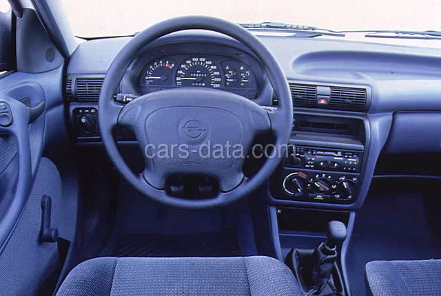 Opel Astra 1.6iS CD 1992 front view