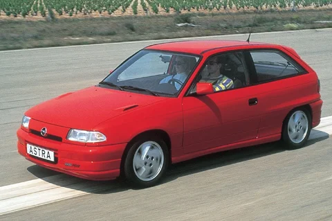 Opel Astra 2.0 GSi 1991 view 6