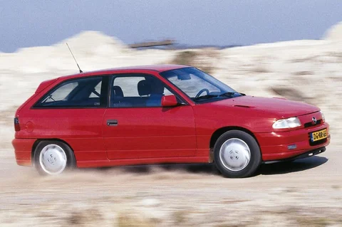 Opel Astra 2.0 GSi 1991 view 3