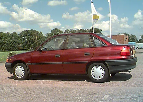 Opel Astra 1.6iS CD 1992 view 3