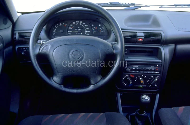 Opel Astra 1.4i GL 1994 front view