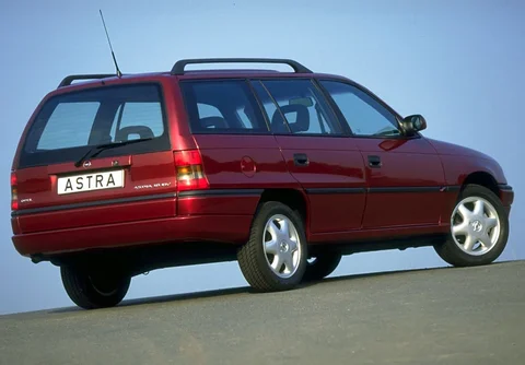 Opel Astra Estate 1.4i GL 1994 view 2