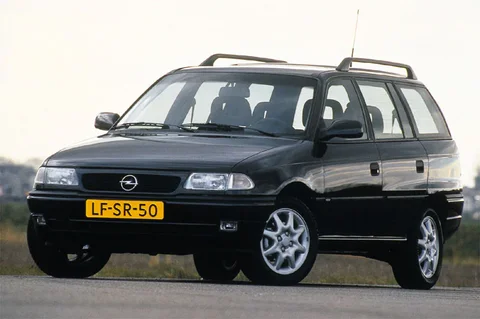 Opel Astra Estate 1.4i GL 1994 view 4