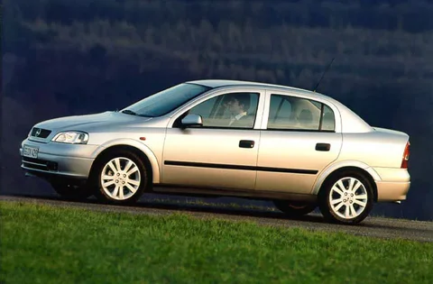 Opel Astra 2.2 DTi-16V Elegance 2002 view 4