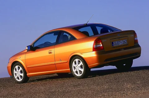 Opel Astra Coupé 2.2 DTi-16V 2002 view 7