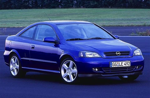 Opel Astra Coupé 2.2 DTi-16V 2002 view 4