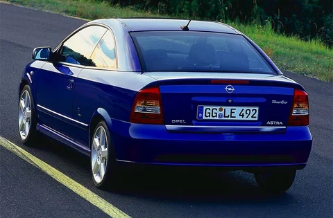 Opel Astra Coupé 2.2 DTi-16V 2002 view 5
