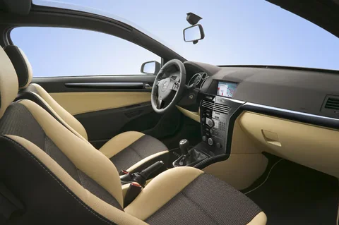 Opel Astra GTC OPC 2005 view 1