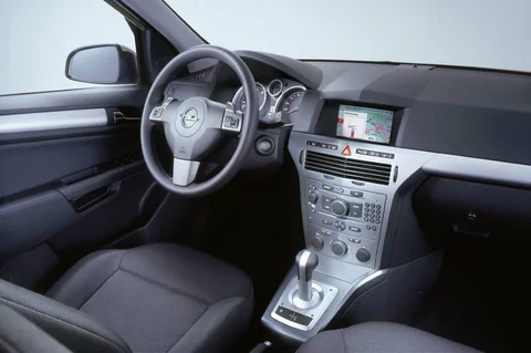 Opel Astra GTC 1.8 Cosmo 2006 view 10