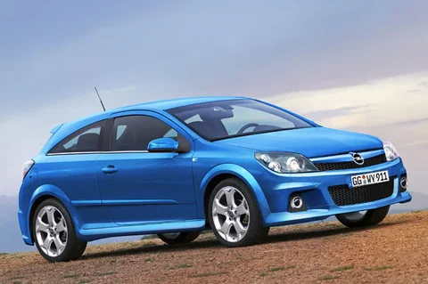 Opel Astra GTC OPC 2005 view 2
